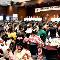 ４３年ぶり開設医学部１期生１２５人　「患者に寄り添っていく」　成田・国際医療福祉大学位記授与式