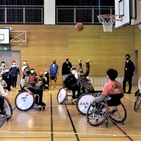 車いすバスケ選手が指導　袖ケ浦・蔵波小で体験会