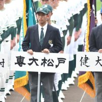 「聖地」で行進練習　３６校きょう１８日開会式　専大松戸センバツに