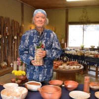 里山の春を彩る食器や花器１００点　市原、鵜沢さん個展