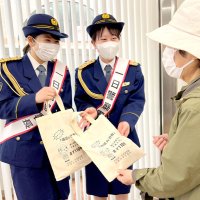 電話de詐欺被害防止を呼びかけ　金融機関２職員　市原署一日署長に