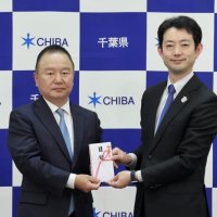 交通事故防止へ新入生に反射材　千葉トヨタ３社が寄付