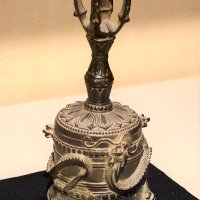 金銅龍文五鈷鈴（県指定有形文化財）

