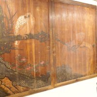 行元寺旧書院の杉戸絵「老梅と鷹図」