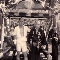 「中台製作所」の礎を築いた中台新太郎さん（右）と実さん＝１９６０年代