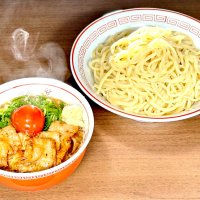「焦がし肉玉味噌ジンジャーつけ麺」（八街商議所青年部提供）