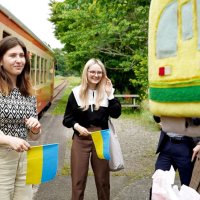 ウクライナ避難学生　夷隅地域へ小旅行　海辺散策や鉄道など満喫　市国際交流協会が招待