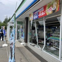 【速報】コンビニに車突っ込む　酒気帯び運転の疑いで男逮捕　香取