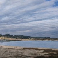 プレジャーボート、救助のボートとともに座礁　乗員は自力で砂浜に　茨城・神栖の海岸