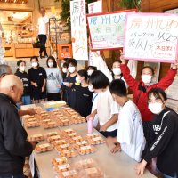 “努力の結晶”ビワ食べて！　富浦小児童　道の駅で販売　南房総