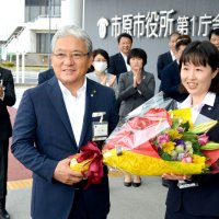 次代まで住みたい街に　小出市長、３選後の初登庁で　市原