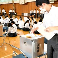 生徒会選挙に本物投票箱　富里高生「１票の重み感じた」　市選管講演も