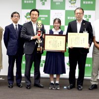 １５歳以下そろばん日本一　習志野中学生　快挙の深谷さん、習志野市が表彰
