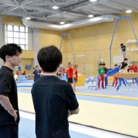 講演前には後輩の練習を見回って静かにエールを送った