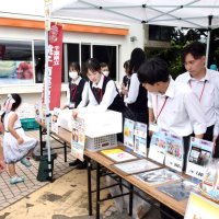 「銚電まつり」では、銚子商業高「プロジェクト」メンバーの生徒らが商品販売などで参加＝９日