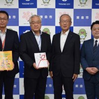 児童の安全に啓発冊子寄贈　南総通運、東金市へ