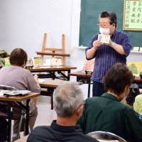 会員ら丁寧に神馬図描く　茂原市美術協会が研修会　本納絵馬の矢部さん伝授