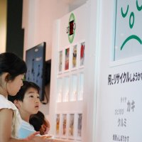 千葉市科学館で遊ぶ子どもたち＝２２日、同市中央区
