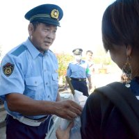 プロレスラー永田裕志選手、警官姿で“参戦”　「電話de詐欺根絶」「飲酒運転ＮＯ」地元で呼びかけ　東金署防犯イベント
