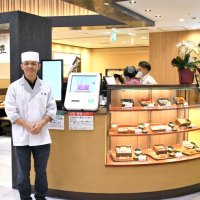 薄甘口が特徴、秘伝のタレ…　成田空港にうなぎ店オープン　参道の老舗「川豊」、熟練の職人が調理