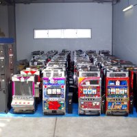 ビル地下の賭博店「オズ」経営者ら６人逮捕　千葉市栄町、パチスロ機など７０台設置し　常習賭博疑い