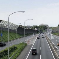 【速報】京葉道で玉突き事故か　トラックなど４台、１人軽傷　千葉市稲毛区