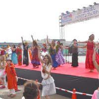 ダンサー集結、南国ムードに　千葉県内最大規模、ハワイアンフェス盛況　船橋ベイエリア