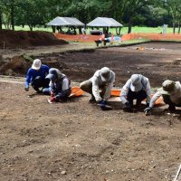 加曽利・北貝塚５７年ぶり発掘中　形成時期や集落構造解明へ　現地ガイドや成果説明会も