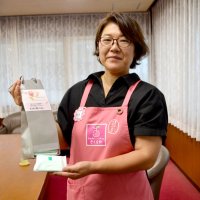 生理の貧困解消へ集めた用品を寄付　学生服リユース店、八千代市の小学校に