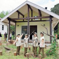 千葉出身女性４人、ゼロから４年かけ家づくり　長柄にこだわりログハウス完成　荒廃林材を使用　町のお試し居住に活用へ
