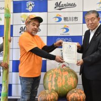 ふるさと大使に上野さん　鴨川　巨大カボチャ栽培の“師匠”