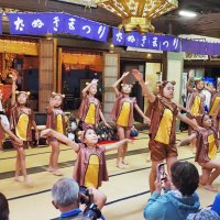 子狸たち「ポンポコ」　狸まつりで小学生が愛らしい踊り　木更津・證誠寺