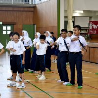 来日を歓迎して披露されたソーラン節にインドネシアの中学生も飛び入り参加