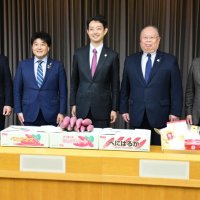 千葉県に特産サツマイモ贈呈　緊急事業に謝意　香取の協議会