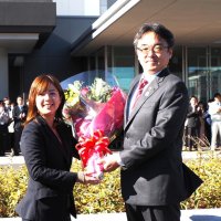 「初心に返りまちづくり」　再選の粕谷市長初登庁　袖ケ浦