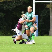 花園との練習試合で突進する東葛のレメキ