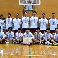 第７６回全国高校選手権に出場する男子の習志野＝４日、船橋アリーナ