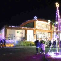 ＪＲ下総神崎駅前クリスマスイルミ彩る　ＬＥＤ７万５０００球　４年ぶり点灯式