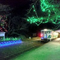 イルミで乗客出迎え　小湊鉄道・月崎駅　市原　冬恒例、沿線活性化図る　【師走スケッチ２０２３】