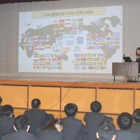 「世界に目を向けて」　匝瑳出身の外務省職員　市立銚子高生に講演