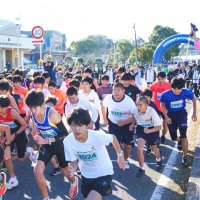 ファイト！増田明美さんランナー激励　地元いすみでマラソン大会　ゲストの森脇健児さんも盛り上げ