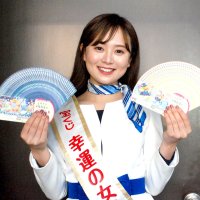 １０億円年末ジャンボ「家族で話弾ませて」　宝くじ幸運の女神がＰＲ　今年は３等１００万円も本数増