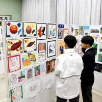 図工・美術　個性輝く４５０点　多古　４年ぶり小中生作品展