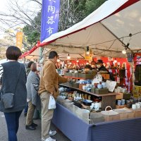 清水、萩、備前…　全国から５０万点集結　千葉市・青葉の森　大陶器市１７日まで