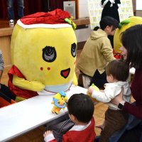 【動画あり】ふなっしーサンタ、クリスマス会にサプライズ登場　船えもんと共演　船橋　はしゃぐ子どもたちにプレゼント