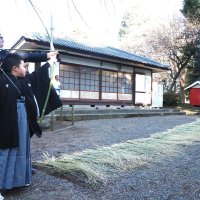 君津・菅原神社　天候、豊凶占い矢放つ　地元小３「やぶさめ」で大役