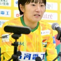 海外移籍会見で質問に答える千葉玲海菜
