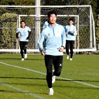 新年初練習でランニングする千葉の鈴木大ら