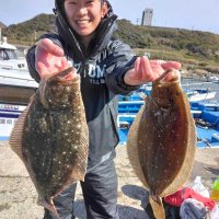 飯岡沖で釣り上げたヒラメ（写真は「隆正丸」提供）