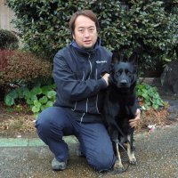 鈴木さんと現在のパートナー犬のディオ